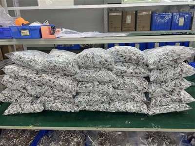 40000 броя USB C кабел за зареждане